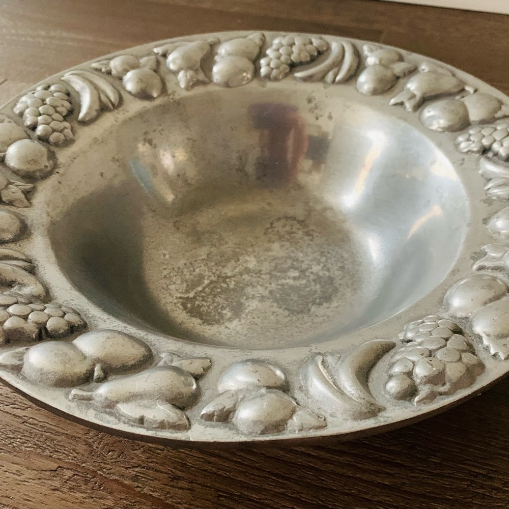 Vintage large aluminum bowl - Picture 6 of 9